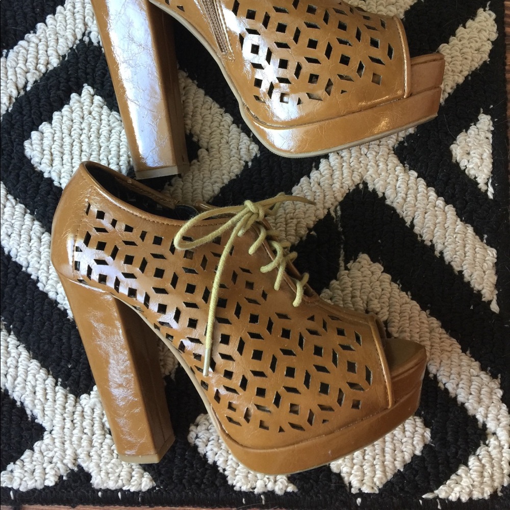 Heels - Picture 3 of 4